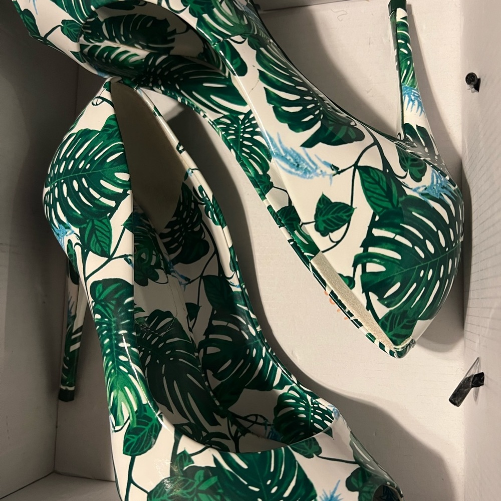Women heels - Picture 1 of 2